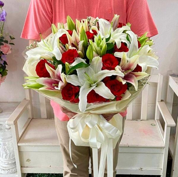 True Love bouquet (Roses and Lilies bouquet) - Flowers-Pattaya
