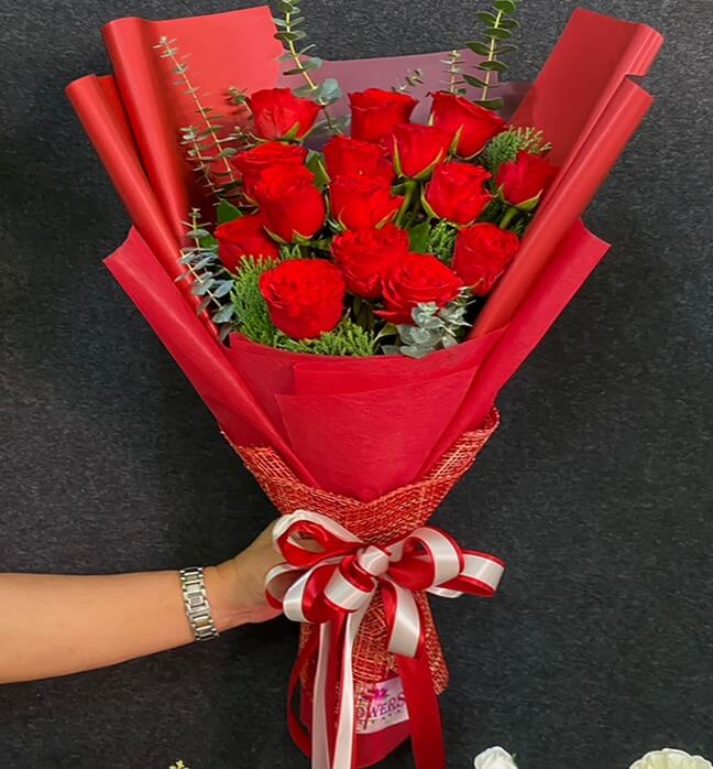 Bunch of Love bouquet (15 Red Roses) - Flower Shop Pattaya