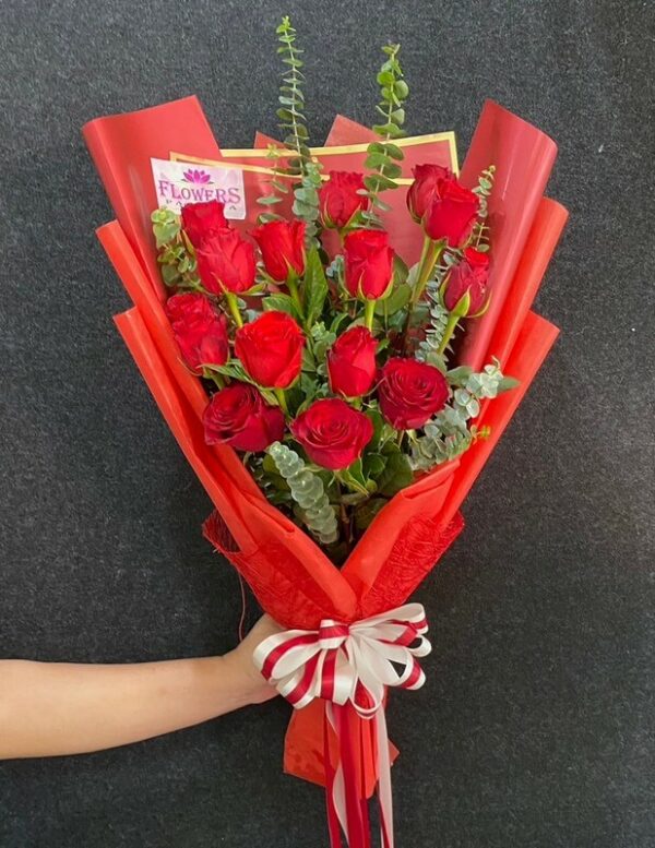 12 Red Roses bouquet - Flower Delivery Pattaya shop