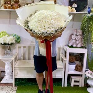 101 White Roses - Flower Shop Pattaya