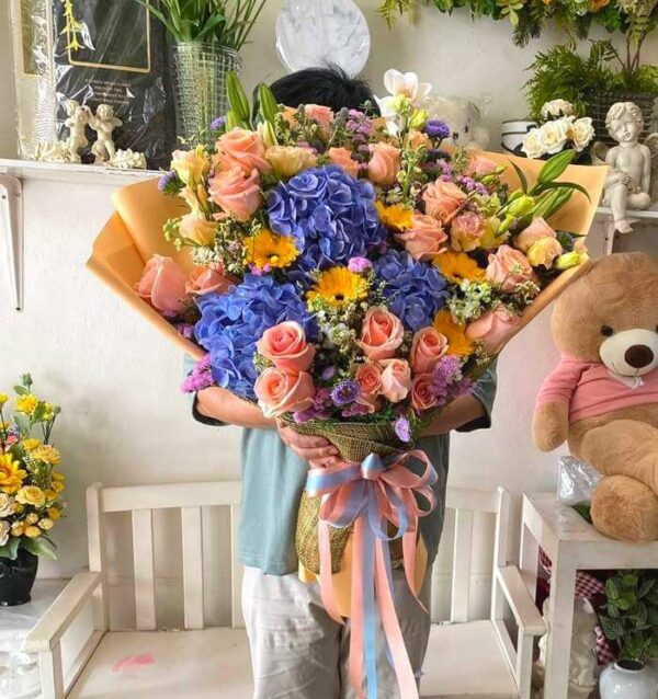 Stunning Love bouquet from Flowers-Pattaya (Mixed Flowers)