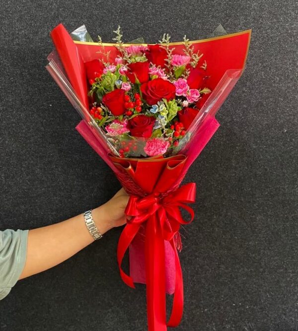 Pure Romantic bouquet (Roses + Carnations) - Flowers-Pattaya flower shop