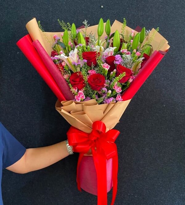 Romantic Desire bouquet (Roses + Lilies) - Flowers-Pattaya shop